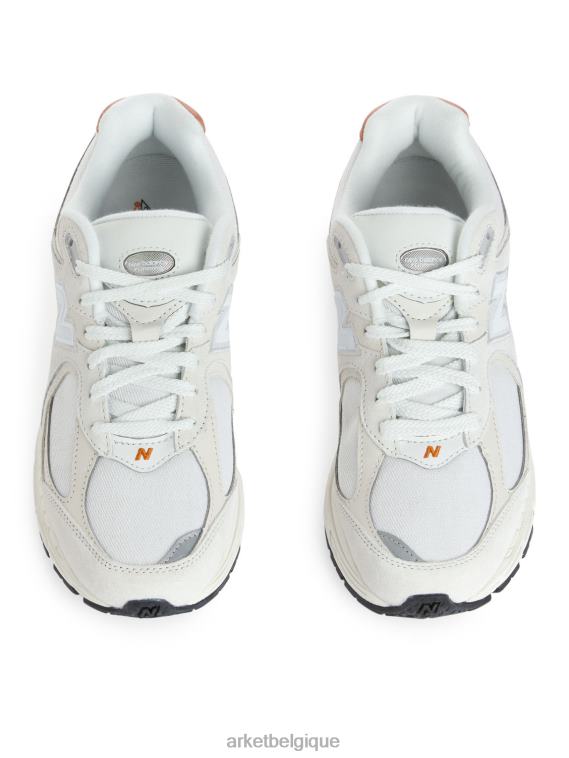 ARKET new balance 2002r baskets en velours côtelé femmes blanc T46DR673 chaussure