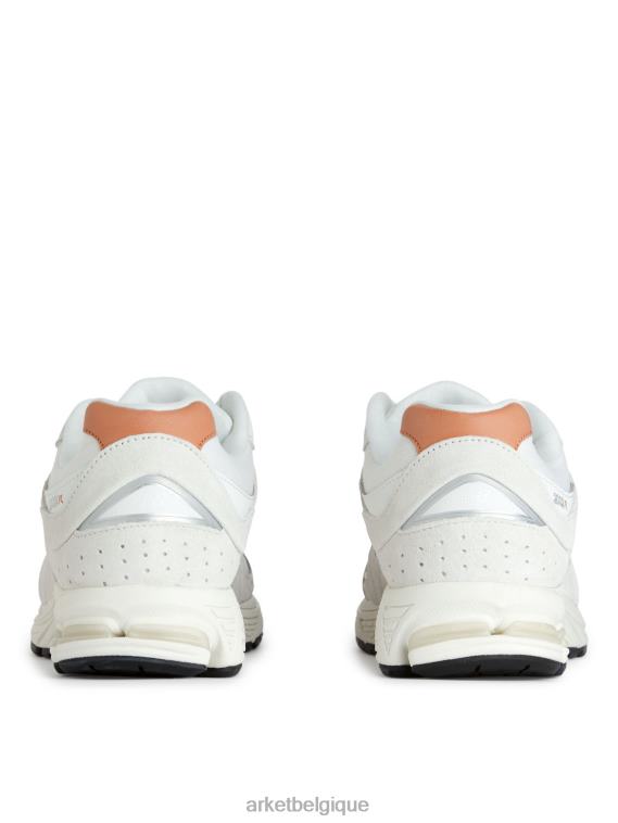 ARKET new balance 2002r baskets en velours côtelé femmes blanc T46DR673 chaussure
