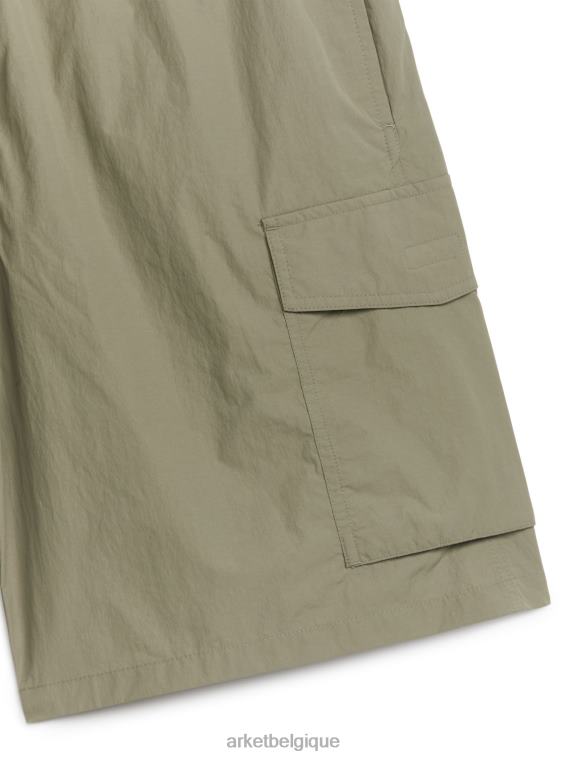 ARKET short utilitaire actif Hommes vert kaki T46DR1129 vêtements